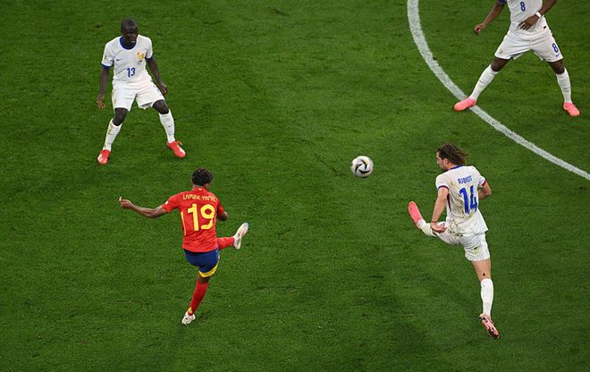 焦点大战：英雄联盟上演巅峰碰撞