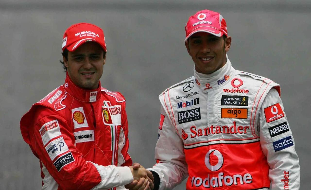 雷诺车队鏖战索伯车队，汉密尔顿状态火热