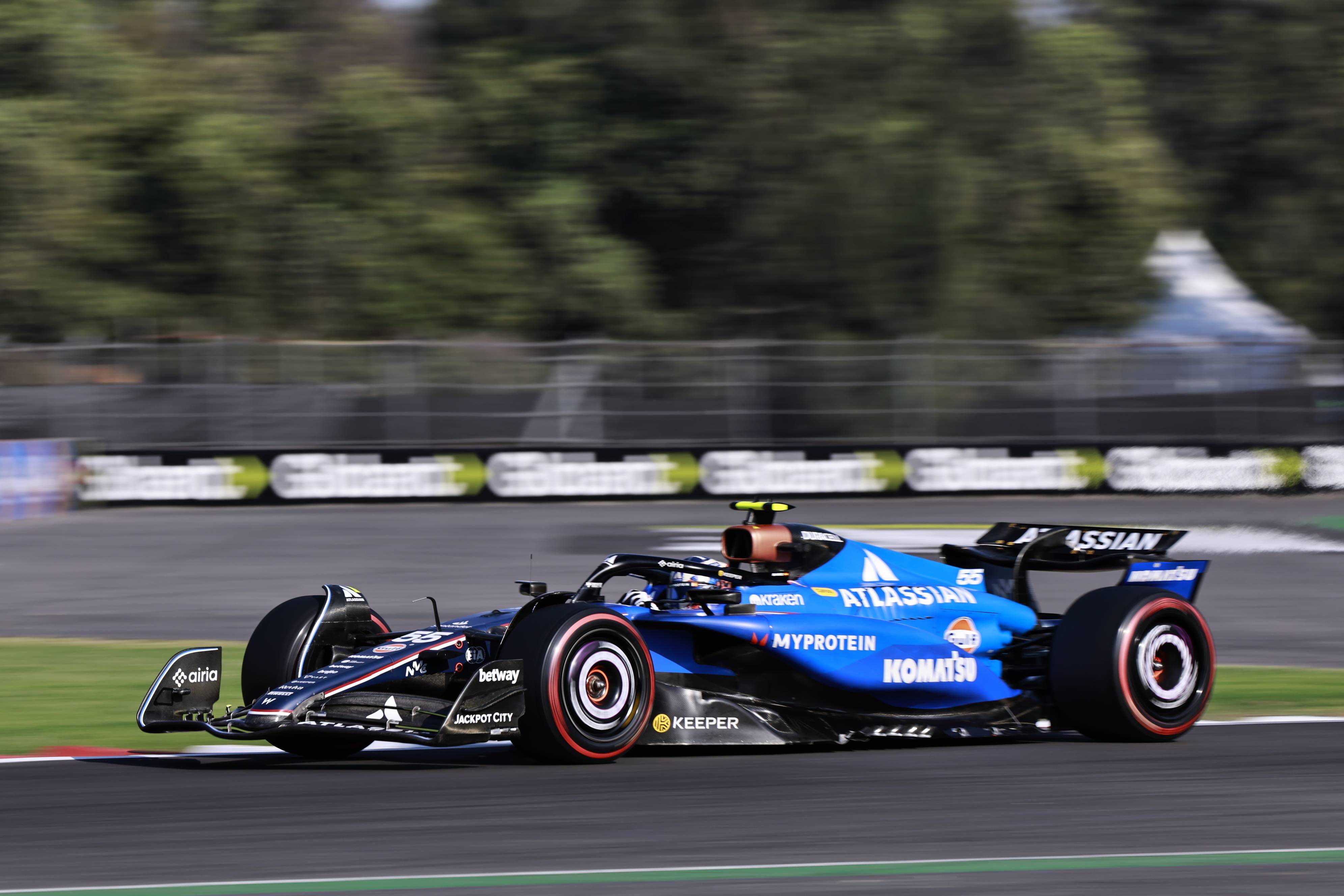 梅赛德斯鏖战迈凯伦,塞恩斯统治全场 梅赛德斯鏖战迈凯伦,塞恩斯统治全场