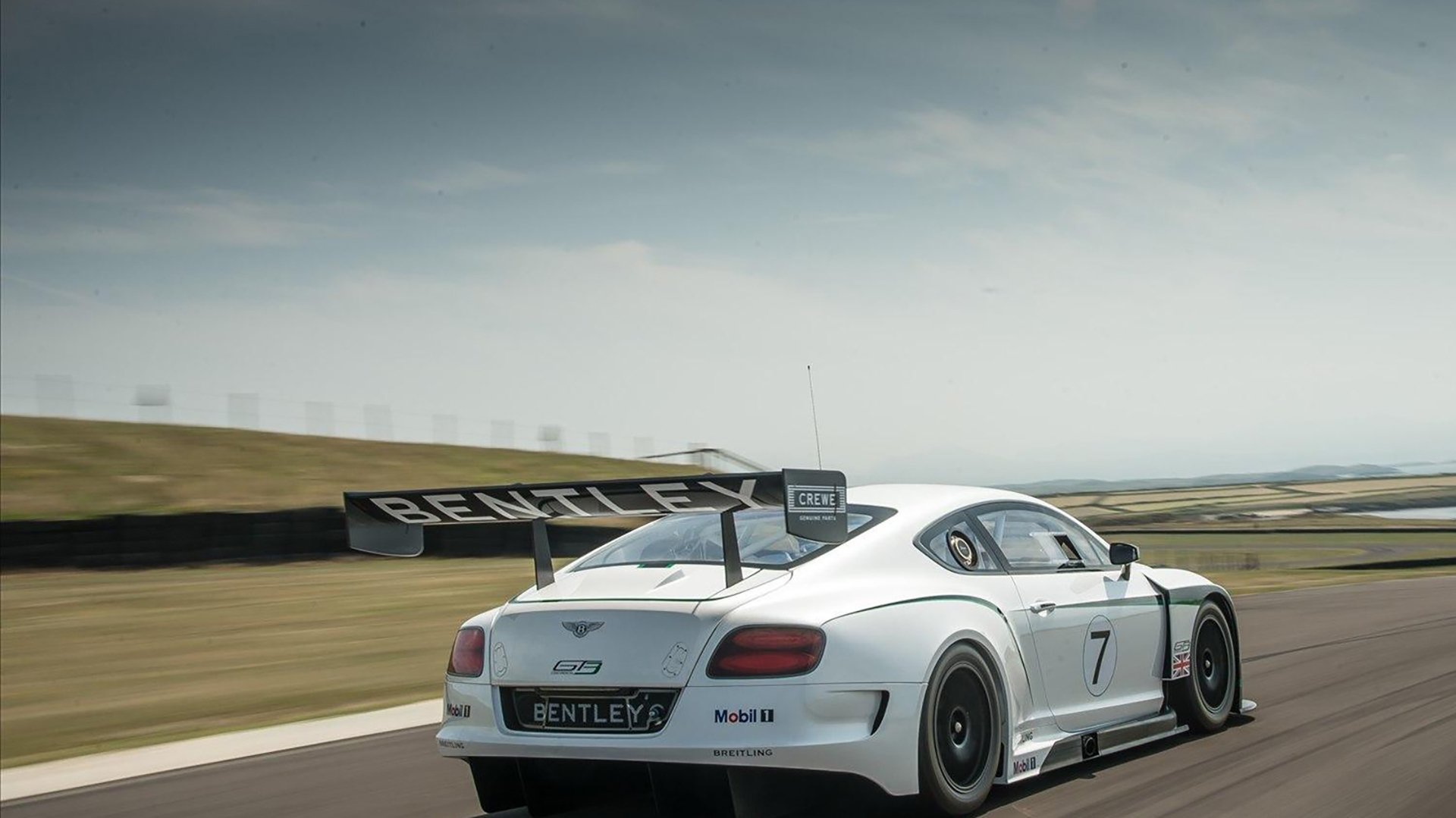 当绿衫军遇见中国红，恩比德在文化逆流中完成证明