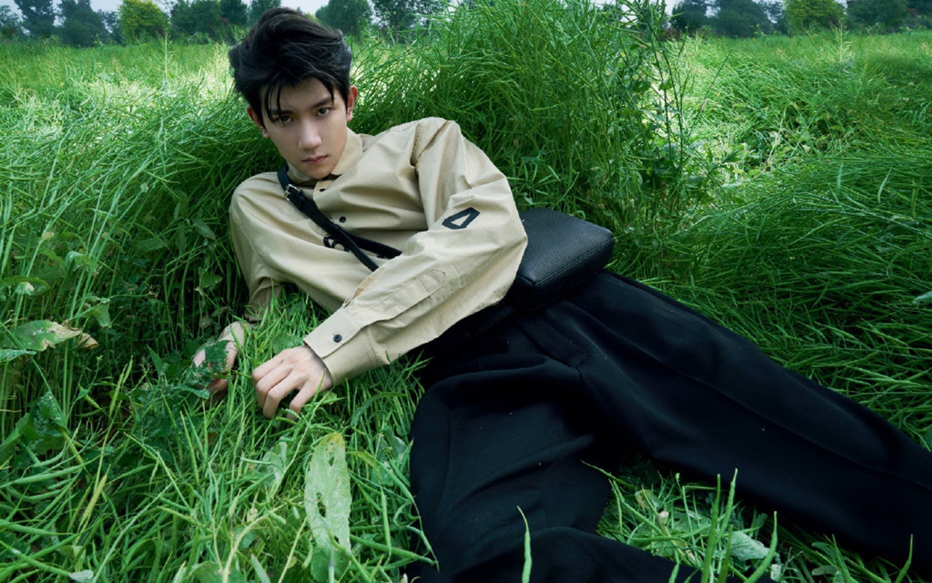 开云体育入口-跨洋对决，当多伦多猛龙遇见天山雪豹，布克如何在猛龙克星面前证明关键战价值？