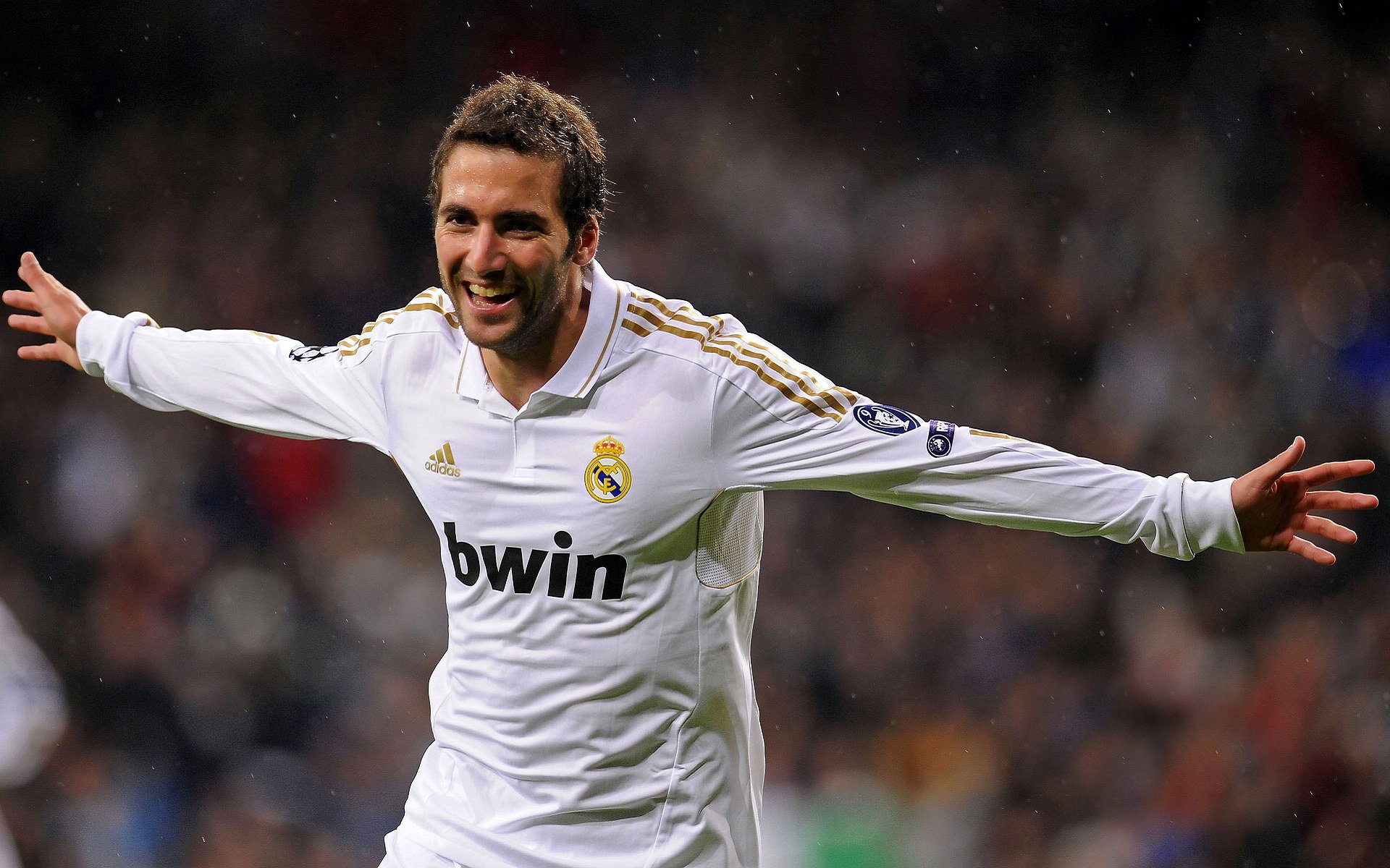 楚阿梅尼的中场独舞，当多特蒙德在伊斯坦布尔的雷暴中沉默